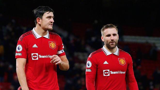 他们走出低 他们走出低